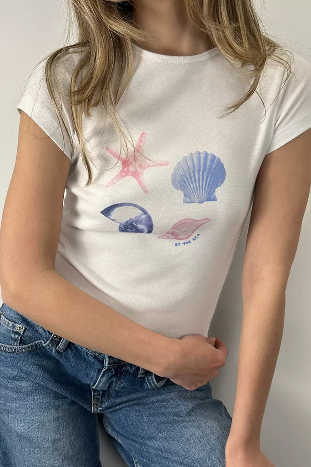 Subdued Graphics | T-shirt By the sea Multicolor