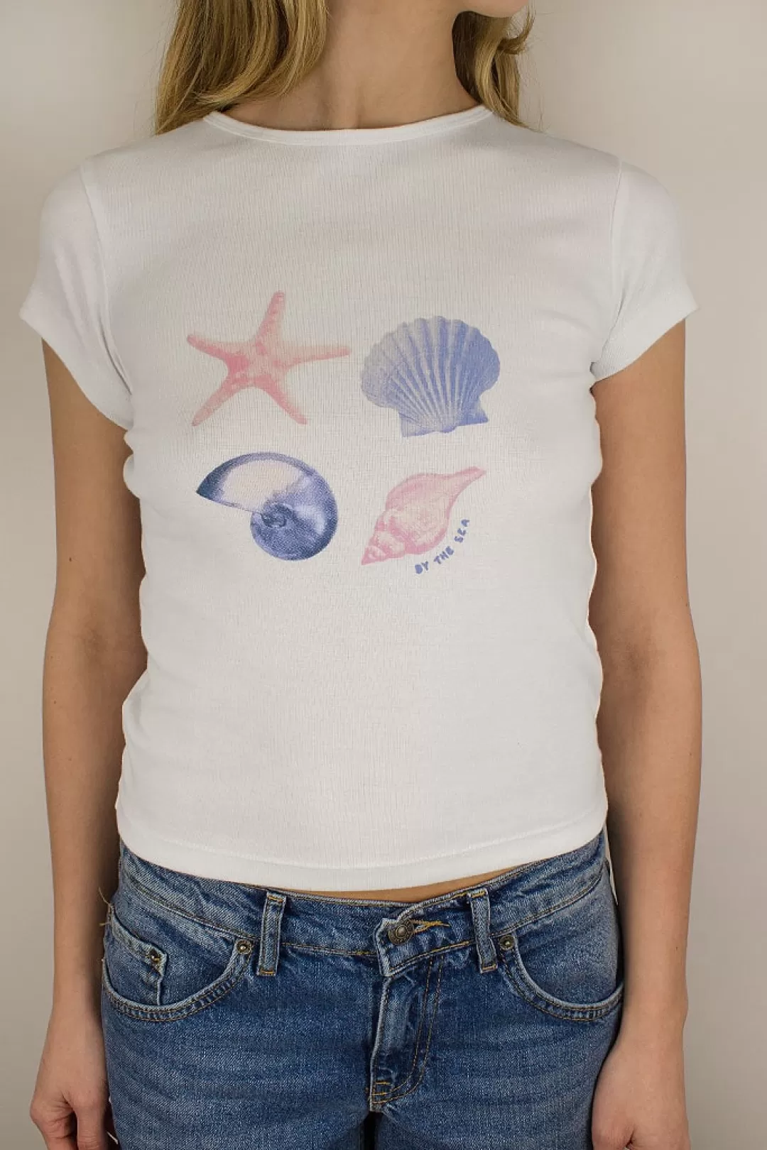 Subdued Graphics | T-shirt By the sea Multicolor